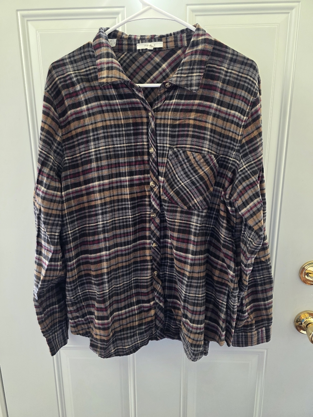 Maurices Plaid Button-Up Shirt in Black, Brown & Burgundy Size XL